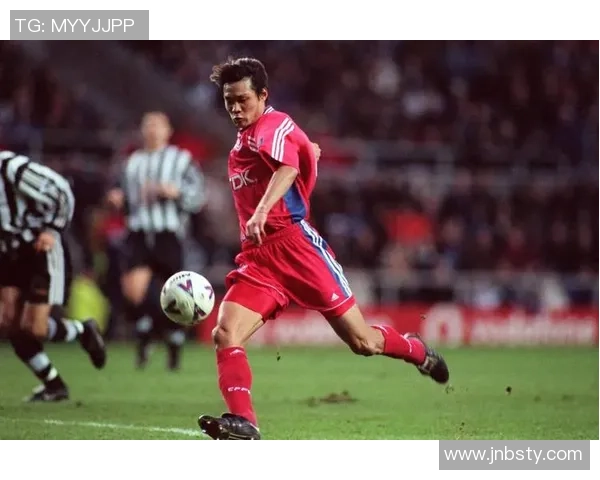 足球场上的魅力风采帅气足球明星头像展现运动与时尚的完美结合 足球场上的魅力风采帅气足球明星头像展现运动与时尚的完美结合