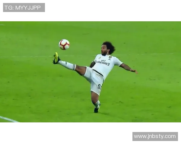 足球明星时尚运动装大揭秘展现个性与风格的完美结合