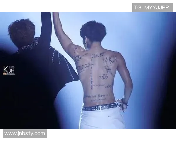 当女生目睹足球明星瞬间的心动与追星故事分享